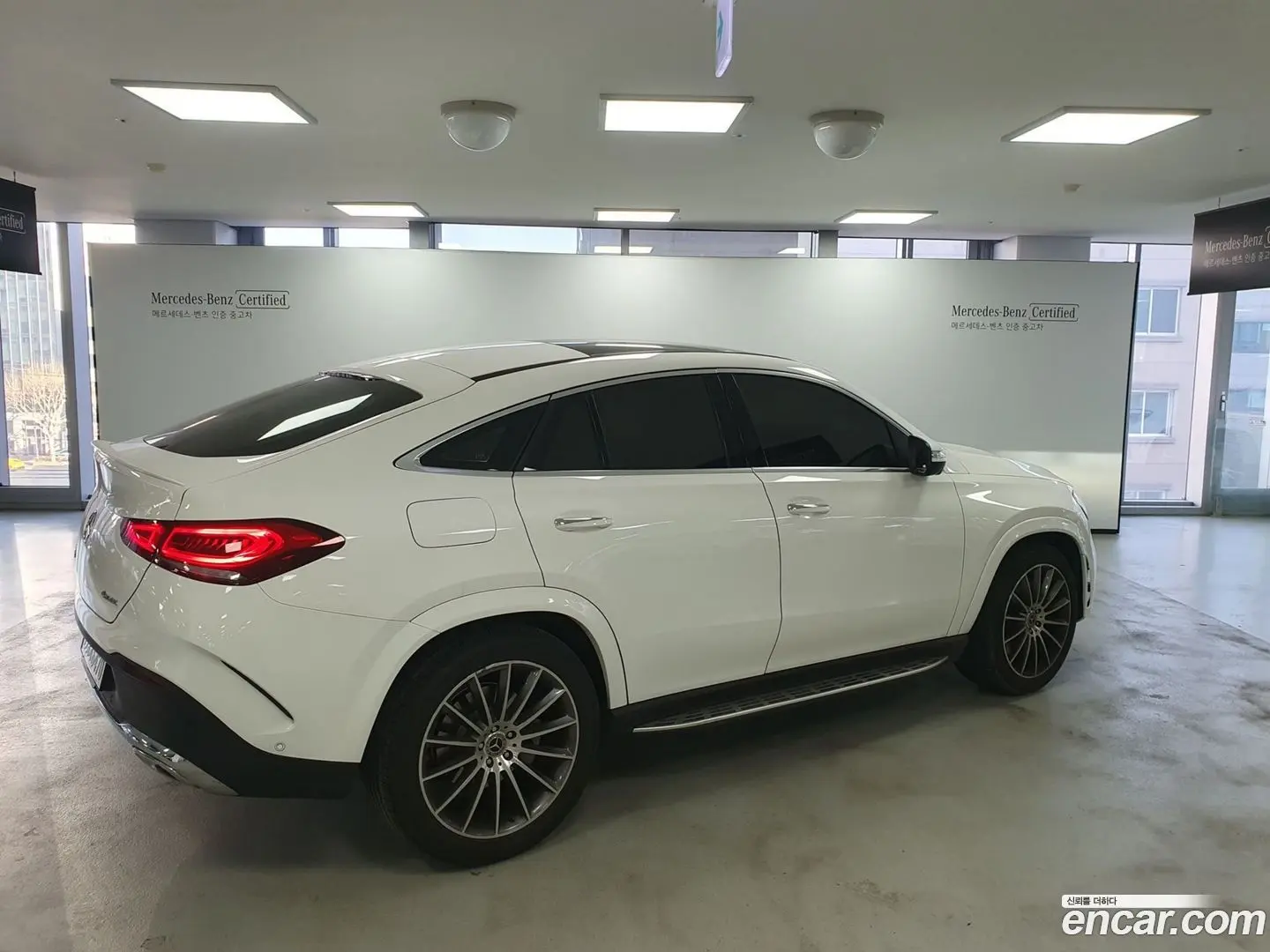 Main__Slider__Photo:GLE-Class Mercedes-Benz 2023.4-1