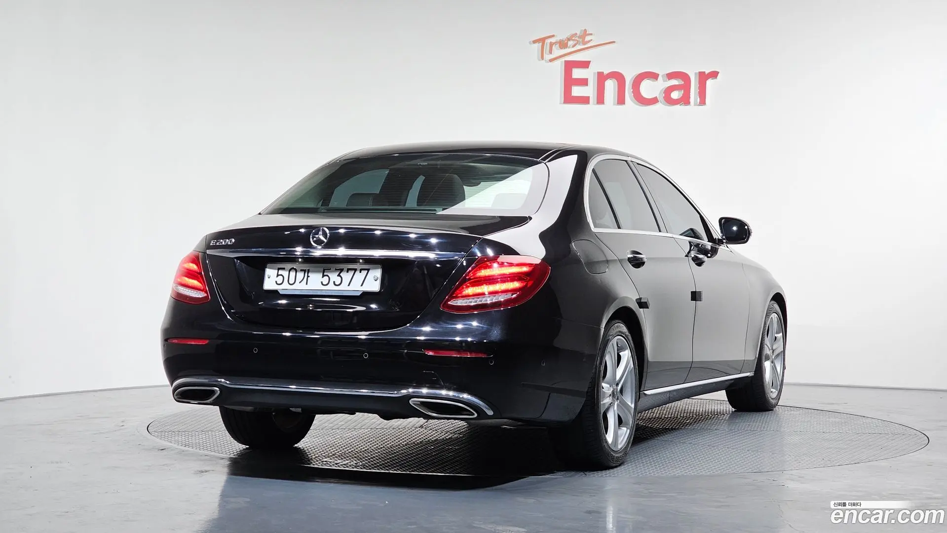Main__Slider__Photo:E-Class Mercedes-Benz 2017.11-1