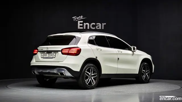 Main__Slider__Photo:GLA-Class Mercedes-Benz 2018.0-1
