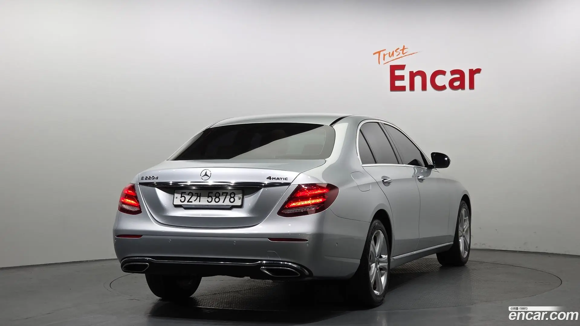 Main__Slider__Photo:E-Class Mercedes-Benz 2018.6-1