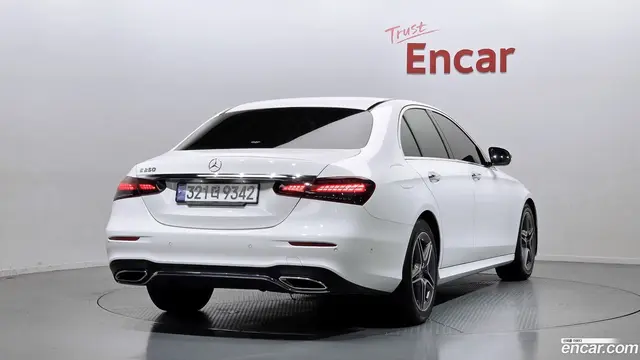 Main__Slider__Photo:E-Class Mercedes-Benz 2022.9-1