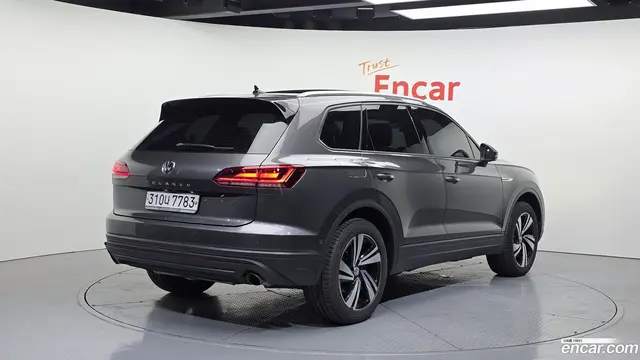Main__Slider__Photo:Touareg Volkswagen 2020.1-1