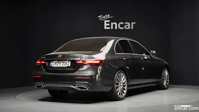 Main__Slider__Photo:E-Class Mercedes-Benz 2021.1-1