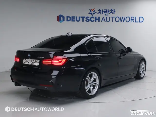 Main__Slider__Photo:3-Series BMW 2017.11-1