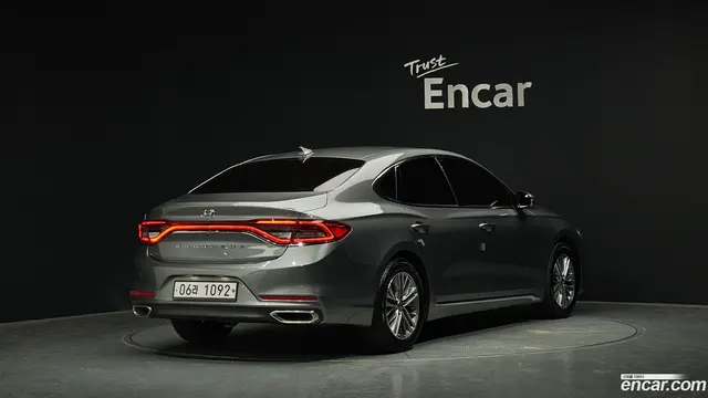 Main__Slider__Photo:Grandeur Hyundai 2018.0-1