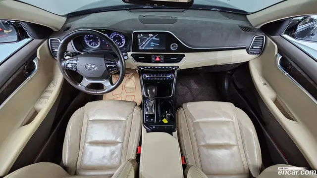 Main__Slider__Photo:Grandeur Hyundai 2017.3-1