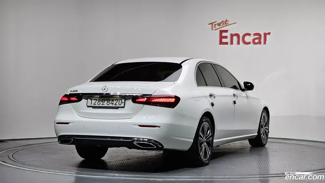 Main__Slider__Photo:E-Class Mercedes-Benz 2021.6-1