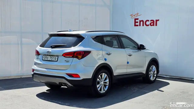 Main__Slider__Photo:Santafe Hyundai 2016.6-1