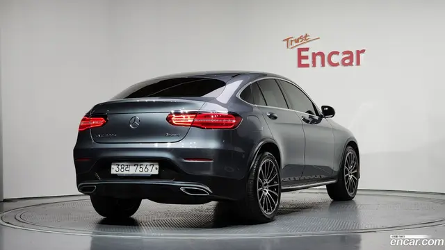 Main__Slider__Photo:GLC-Class Mercedes-Benz 2017.5-1