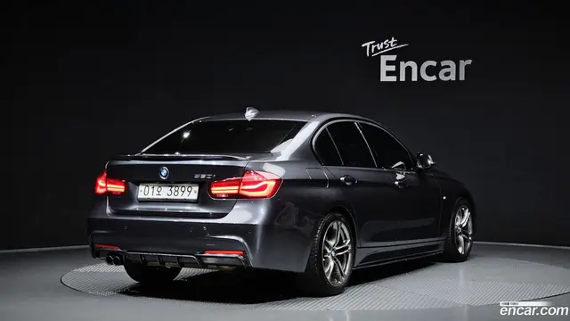 Main__Slider__Photo:3-Series BMW 2018.11-1