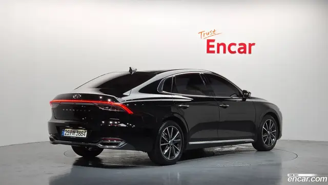 Main__Slider__Photo:Grandeur Hyundai 2021.3-1