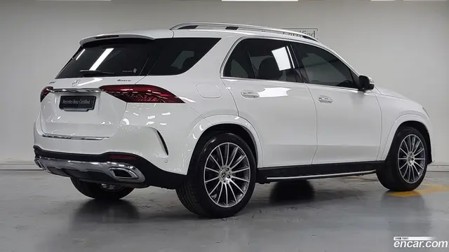 Main__Slider__Photo:GLE-Class Mercedes-Benz 2024.3-1