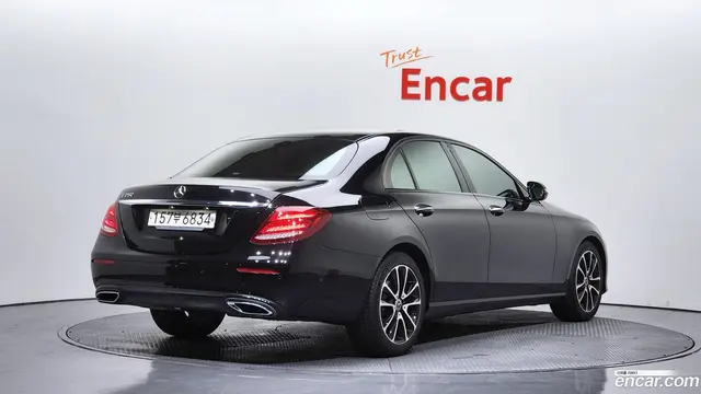 Main__Slider__Photo:E-Class Mercedes-Benz 2020.7-1