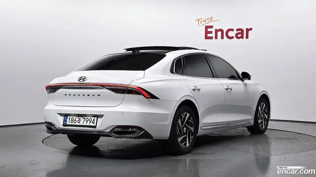 Main__Slider__Photo:Grandeur Hyundai 2022.10-1