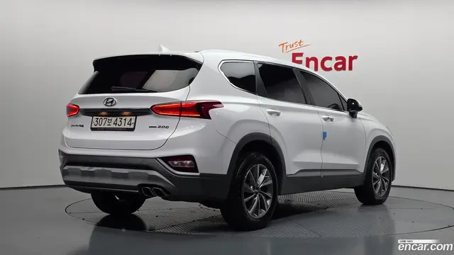 Main__Slider__Photo:Santafe Hyundai 2018.2-1