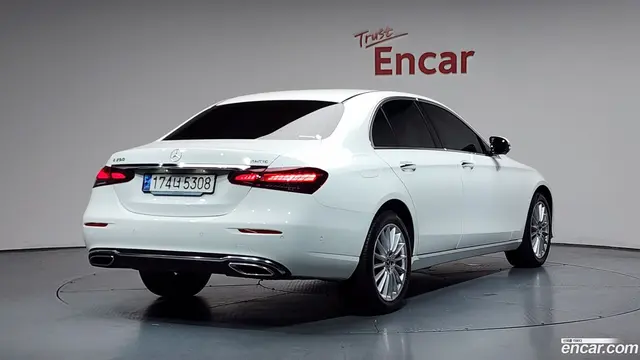 Main__Slider__Photo:E-Class Mercedes-Benz 2023.5-1