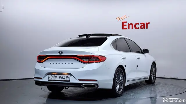 Main__Slider__Photo:Grandeur Hyundai 2017.3-1
