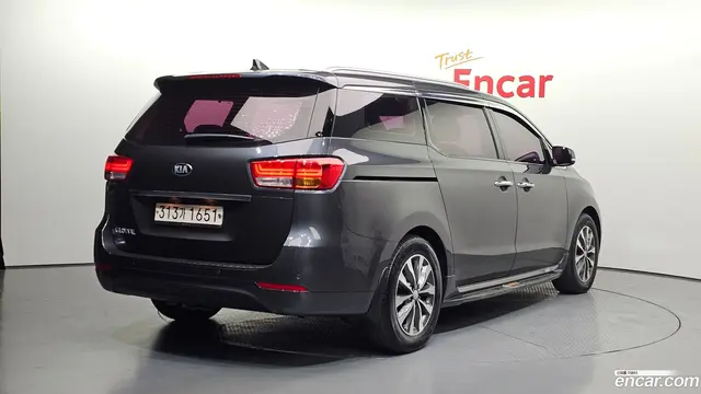Main__Slider__Photo:Canival Kia 2017.6-1