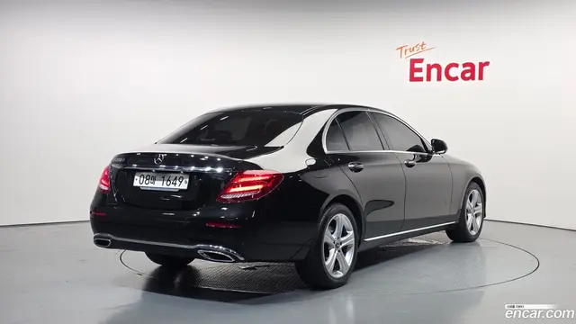Main__Slider__Photo:E-Class Mercedes-Benz 2018.5-1