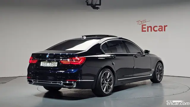 Main__Slider__Photo:7-Series BMW 2017.9-1