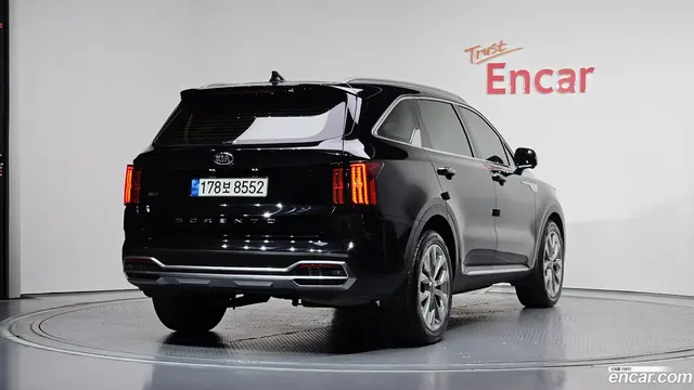 Main__Slider__Photo:Sorento Kia 2020.6-1