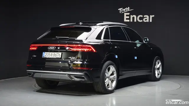 Main__Slider__Photo:Q8 Audi 2021.11-1