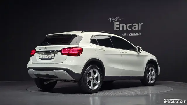 Main__Slider__Photo:GLA-Class Mercedes-Benz 2018.0-1