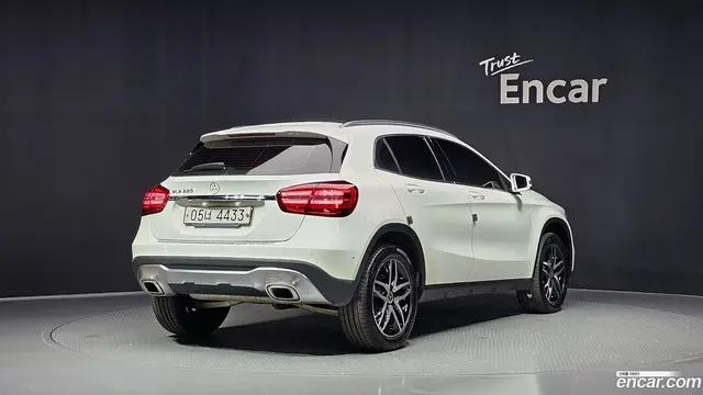 Main__Slider__Photo:GLA-Class Mercedes-Benz 2019.5-1
