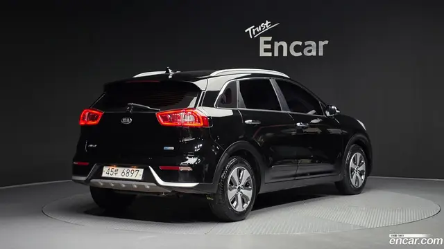 Main__Slider__Photo:Niro Kia 2018.10-1