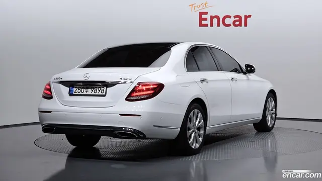 Main__Slider__Photo:E-Class Mercedes-Benz 2016.10-1