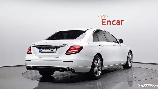 Main__Slider__Photo:E-Class Mercedes-Benz 2018.2-1