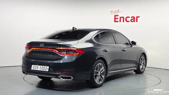 Main__Slider__Photo:Grandeur Hyundai 2017.6-1