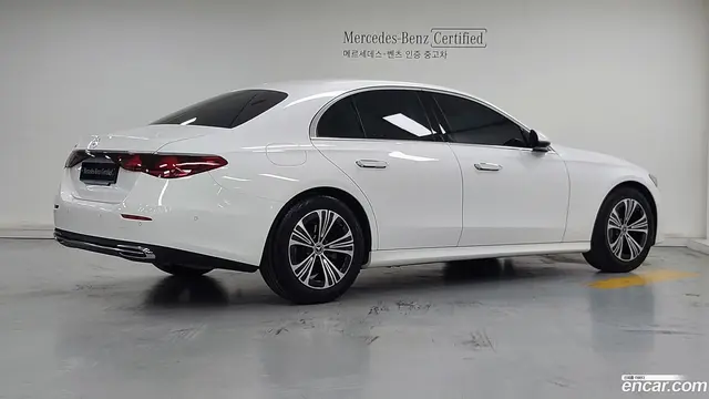 Main__Slider__Photo:E-Class Mercedes-Benz 2025.1-1