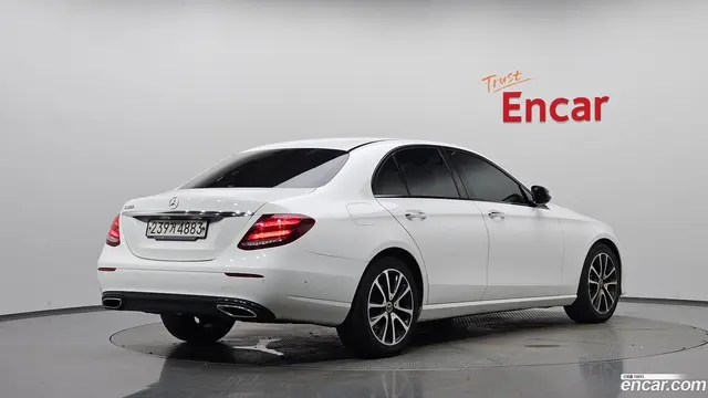 Main__Slider__Photo:E-Class Mercedes-Benz 2020.5-1