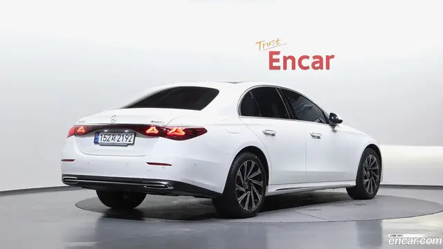Main__Slider__Photo:E-Class Mercedes-Benz 2024.3-1