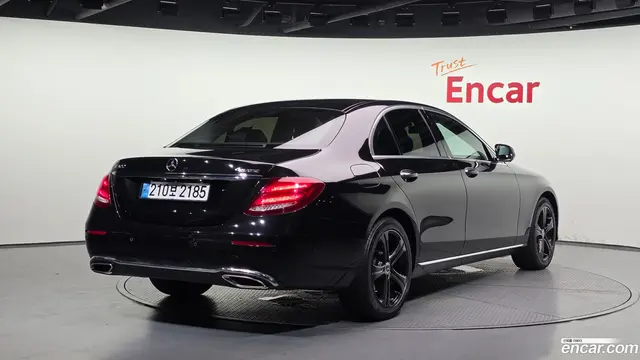 Main__Slider__Photo:E-Class Mercedes-Benz 2019.7-1