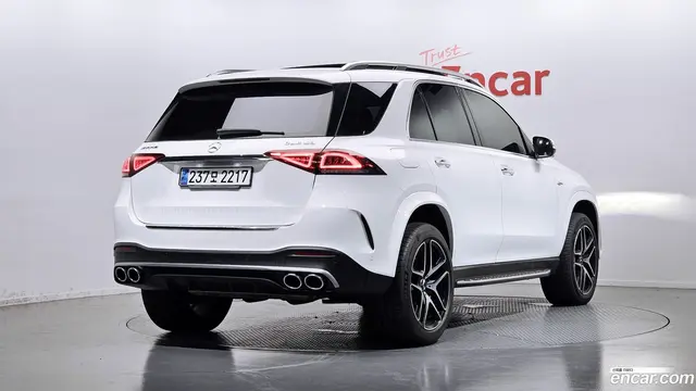 Main__Slider__Photo:GLE-Class Mercedes-Benz 2023.6-1