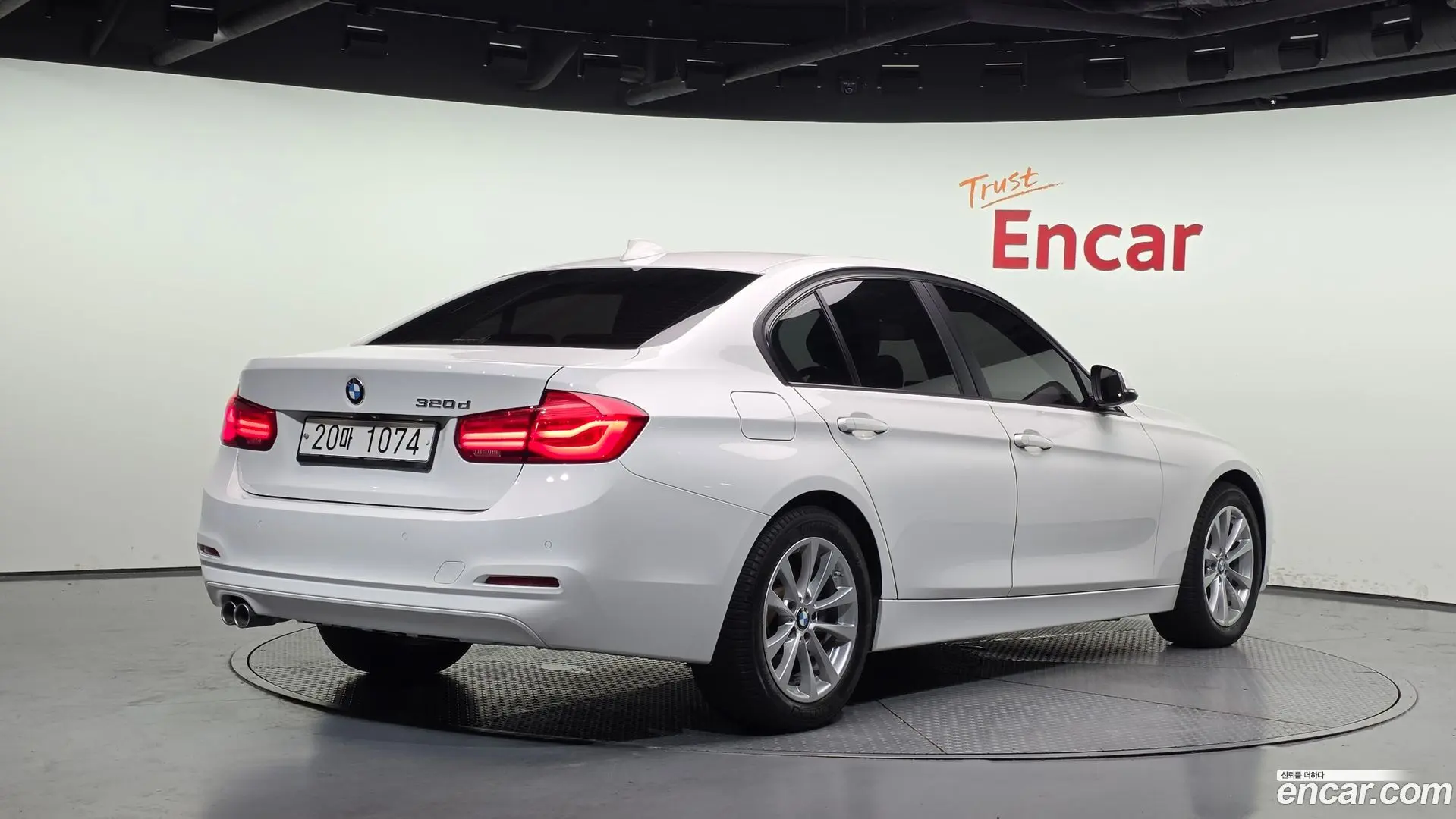 Main__Slider__Photo:3-Series BMW 2017.10-1