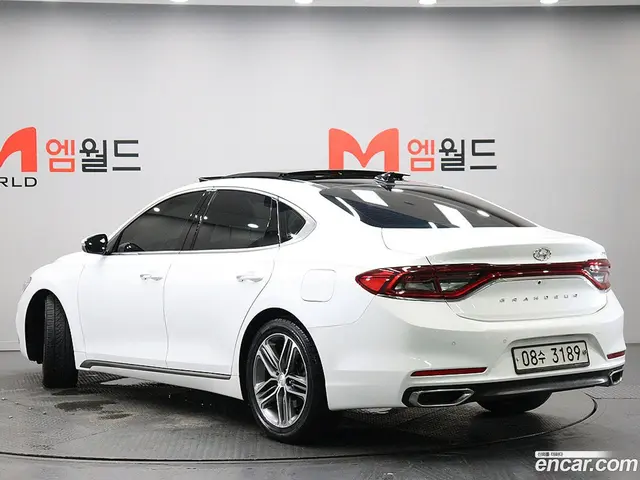 Main__Slider__Photo:Grandeur Hyundai 2017.0-1