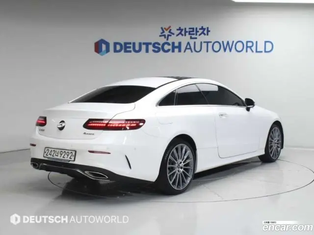 Main__Slider__Photo:E-Class Mercedes-Benz 2021.1-1