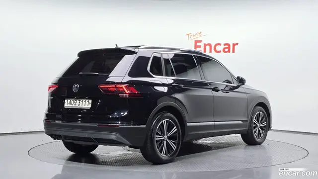 Main__Slider__Photo:Tiguan Volkswagen 2020.3-1