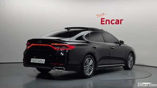 Main__Slider__Photo:Grandeur Hyundai 2018.10-1