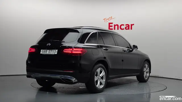 Main__Slider__Photo:GLC-Class Mercedes-Benz 2016.2-1