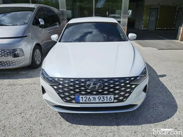 Main__Slider__Photo:Grandeur Hyundai 2022.3-1