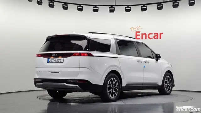 Main__Slider__Photo:Canival Kia 2022.6-1