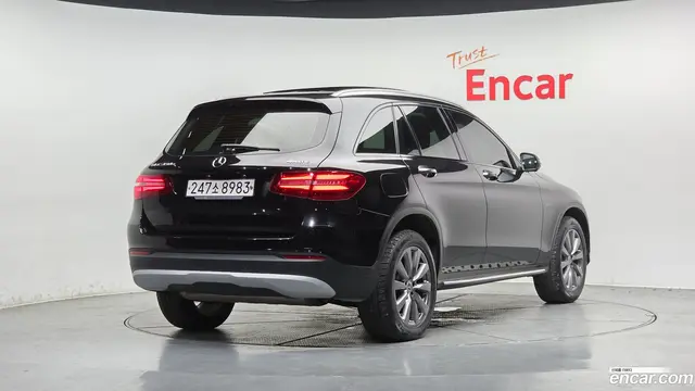 Main__Slider__Photo:GLC-Class Mercedes-Benz 2018.10-1