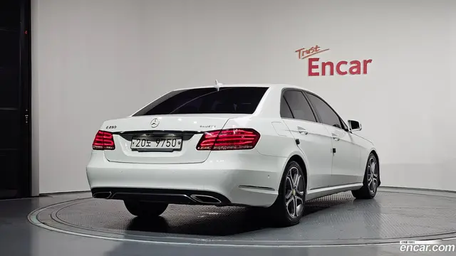 Main__Slider__Photo:E-Class Mercedes-Benz 2015.6-1