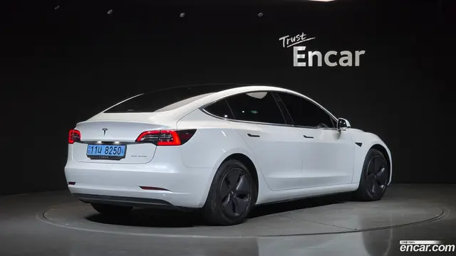 Main__Slider__Photo:Model 3 Tesla 2019.10-1