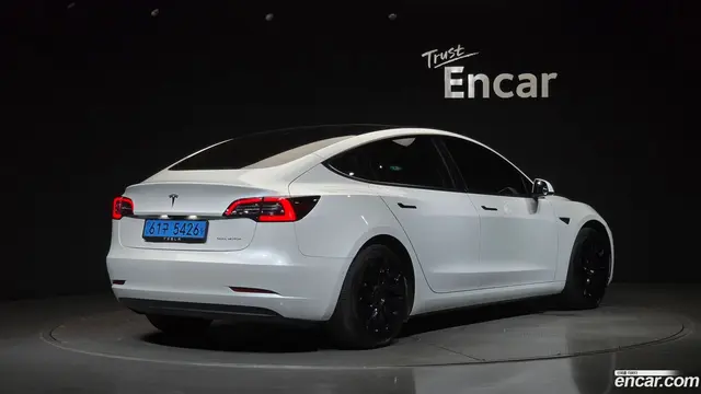 Main__Slider__Photo:Model 3 Tesla 2022.4-1