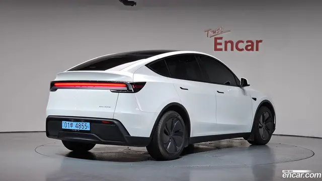Main__Slider__Photo:Model Y Tesla 2025.5-1